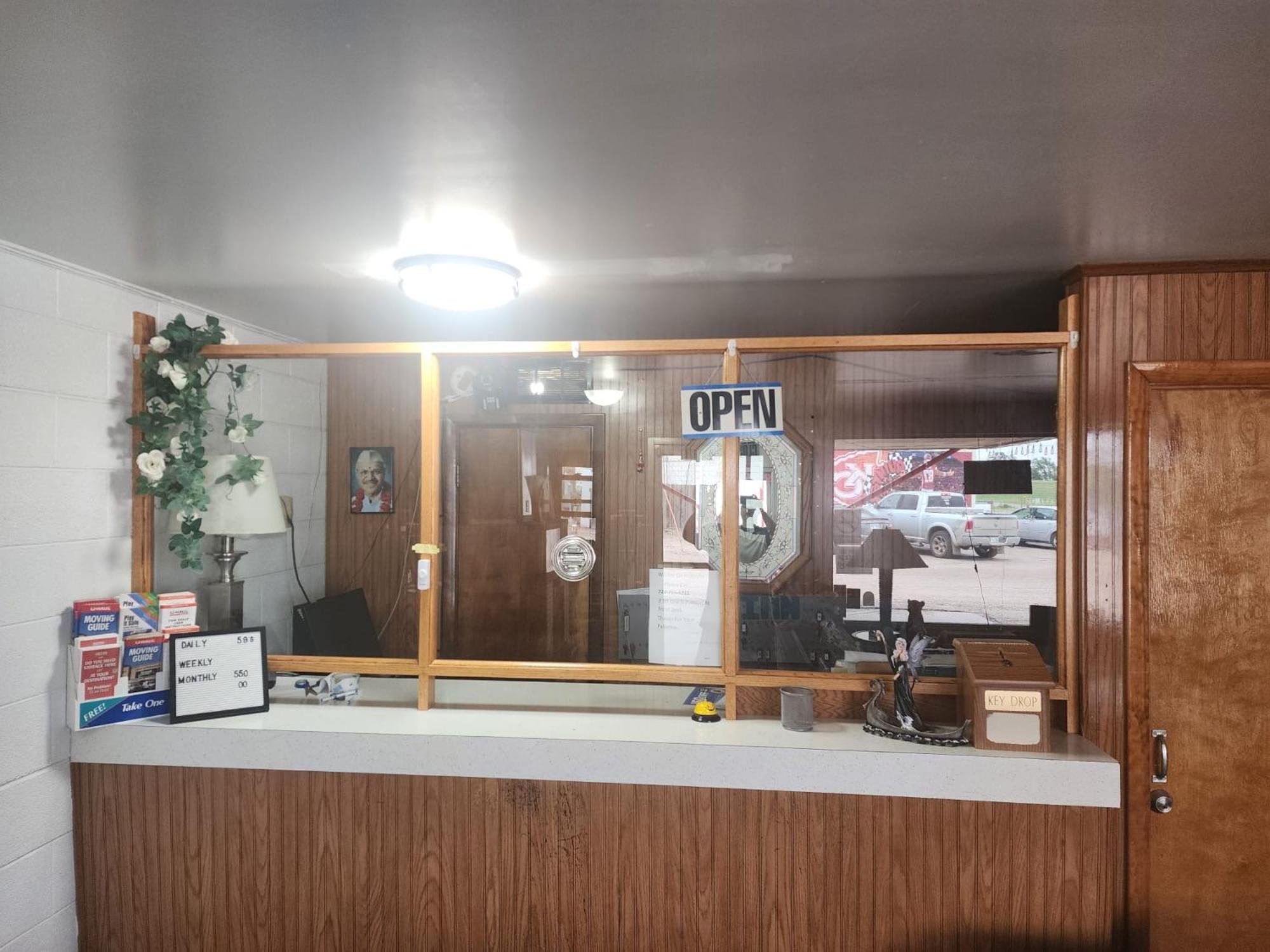 1St Inn By Oyo Quinter Hwy 70 Ks Esterno foto
